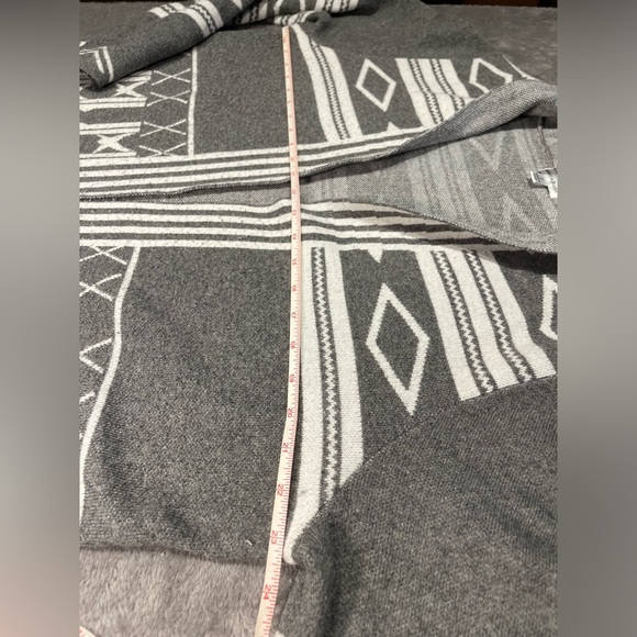 Rebecca Elliot Open Cardigan Grey and White Sweater - Picture 6 of 7